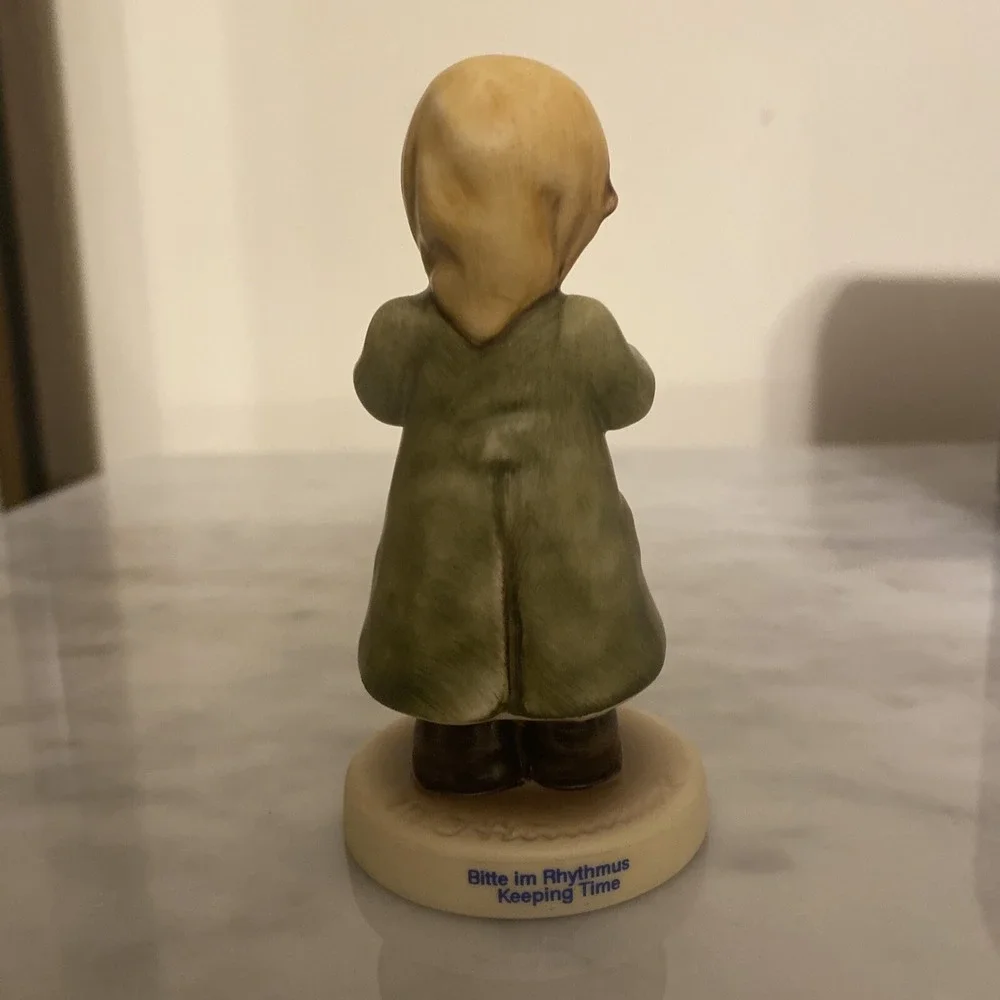 Hummel Club Membership Figurine - Keeping Time - Mint in Box 4